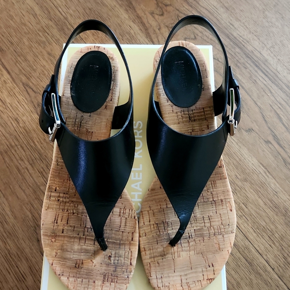 MICHAEL MICHAEL KORS London T-Strap Thong Sandal, Mint Condition